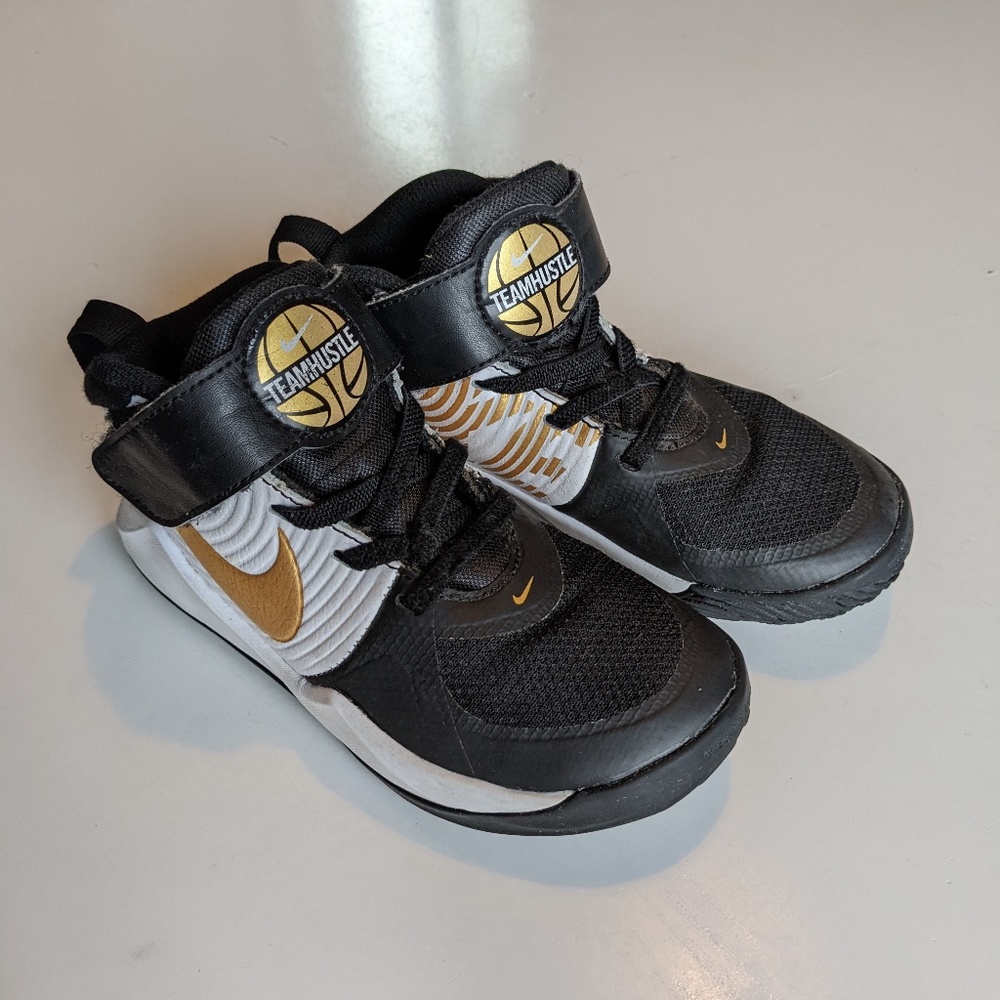Nike Teamhustle Boys Basketball Shoes, Black White and Gold Size 11 toddler boy